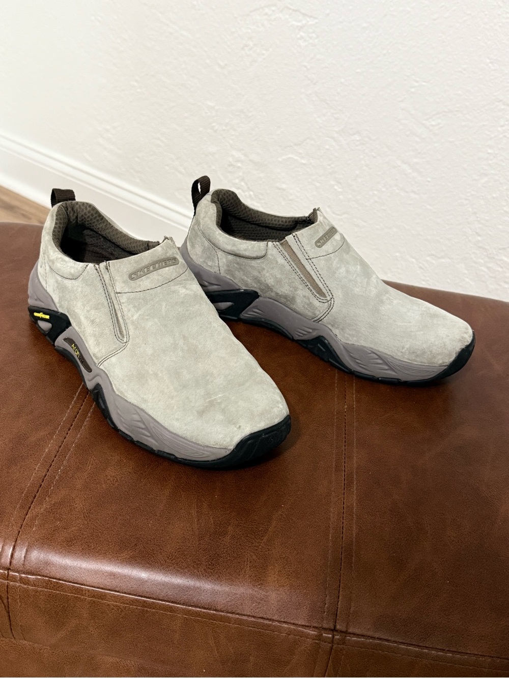 Skechers Arch Fit Maverick Leather Slip Ins 7.5